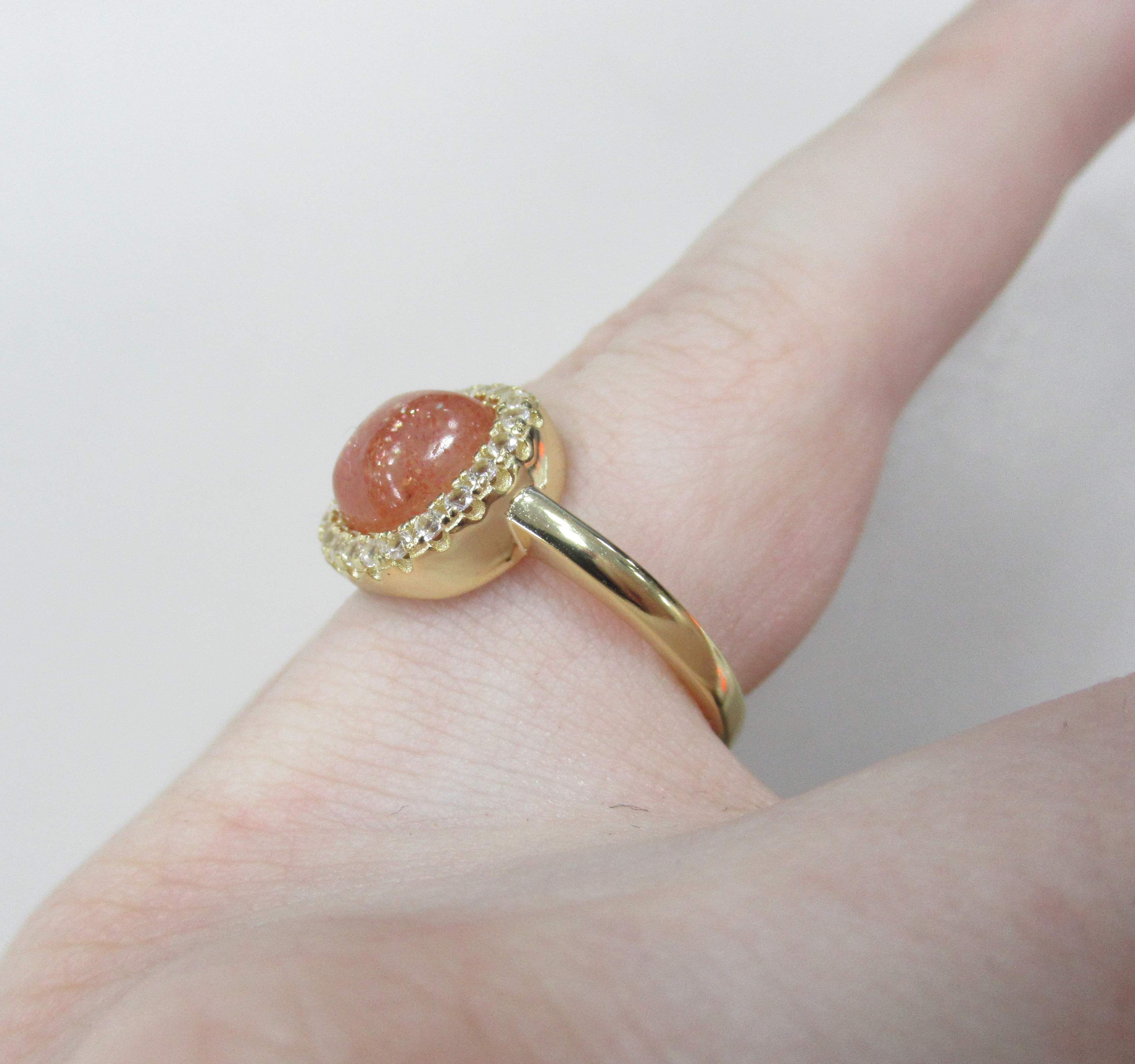 Серебряное кольцо с солнечным камнем